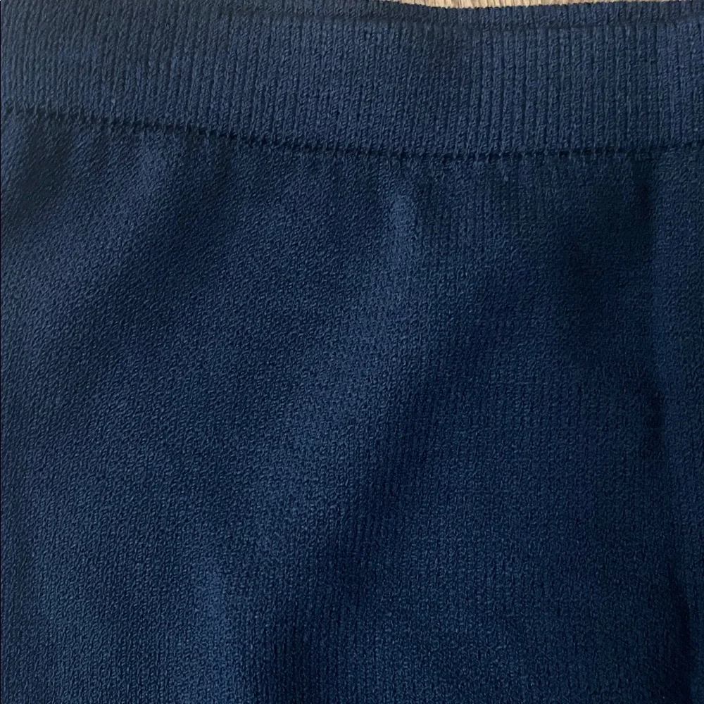 St. John Basics knits black Santana skirt mini skirt size 10 capsule wardrobe - Picture 2 of 9